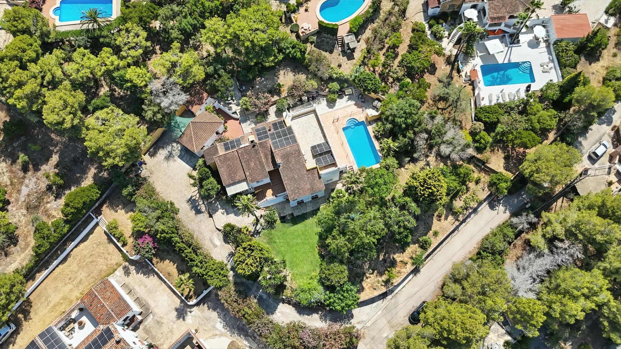 Spacious Renovated Villa with Separate Apartment, Pool, Solar Power & Fruit Garden