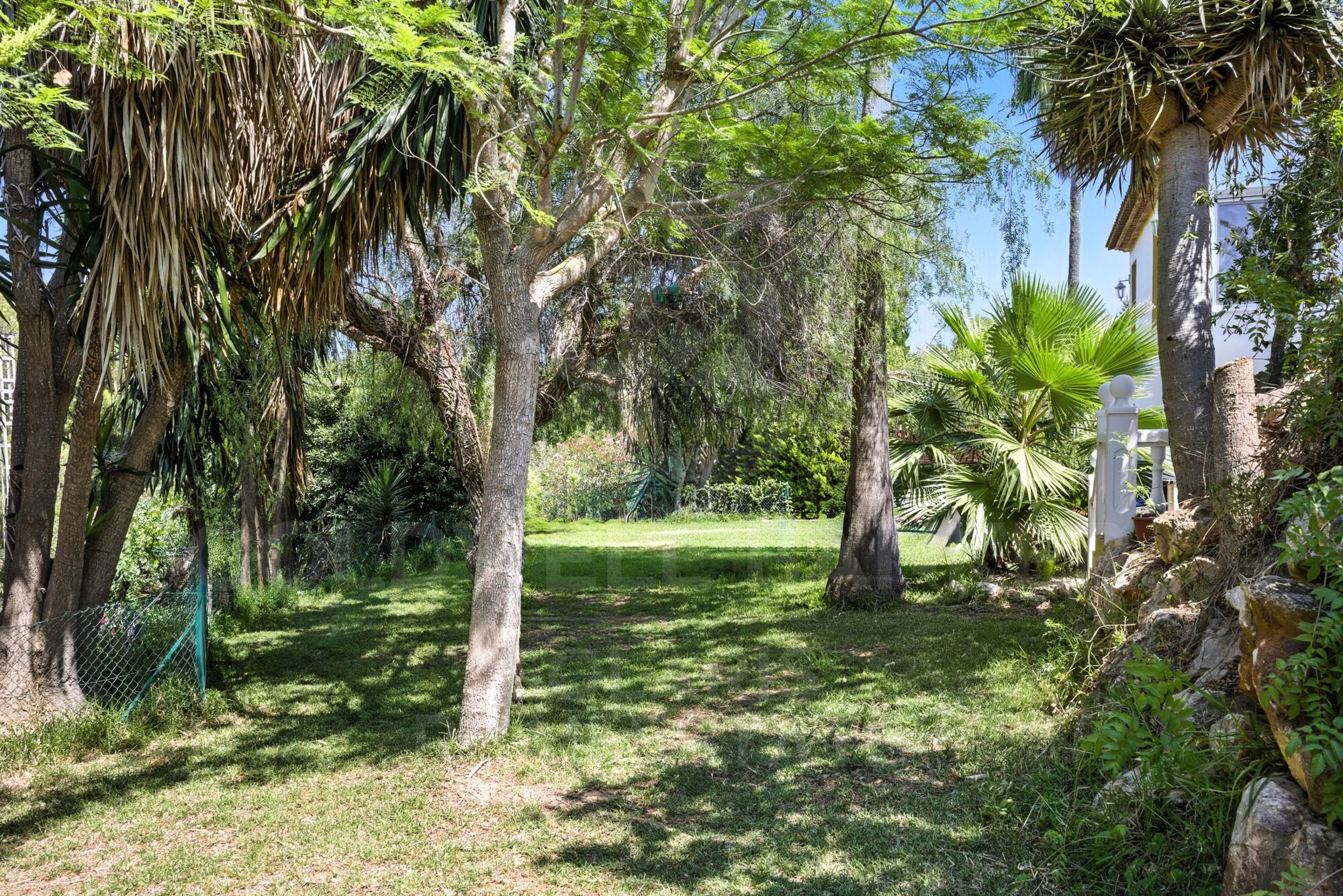 Spacious Renovated Villa with Separate Apartment, Pool, Solar Power & Fruit Garden