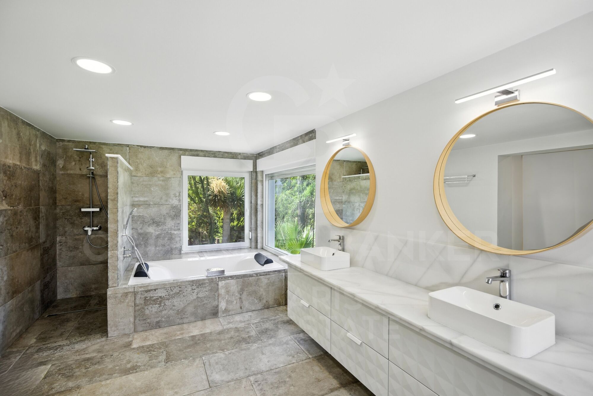 Spacious Renovated Villa with Separate Apartment, Pool, Solar Power & Fruit Garden