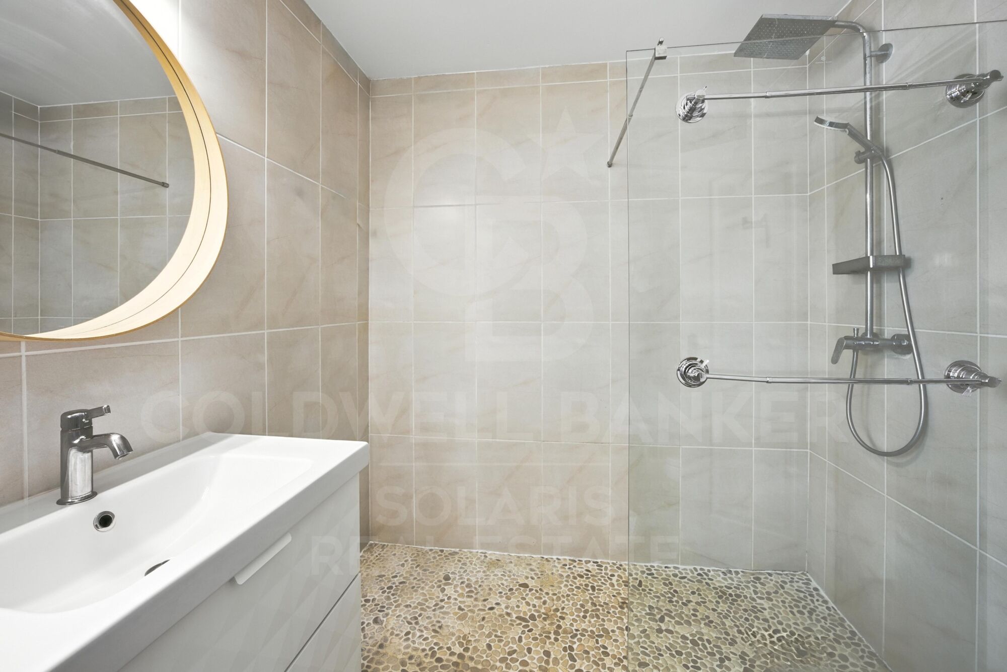 Spacious Renovated Villa with Separate Apartment, Pool, Solar Power & Fruit Garden