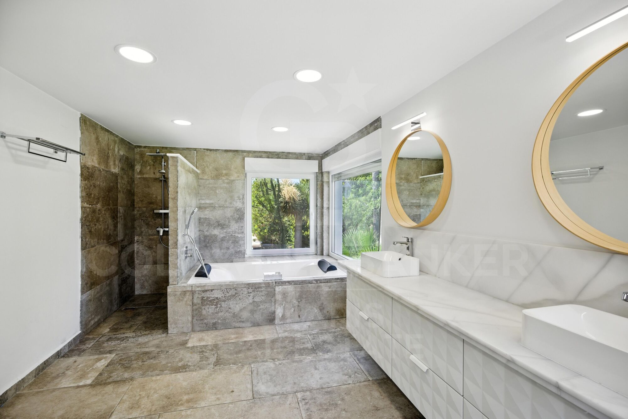 Spacious Renovated Villa with Separate Apartment, Pool, Solar Power & Fruit Garden