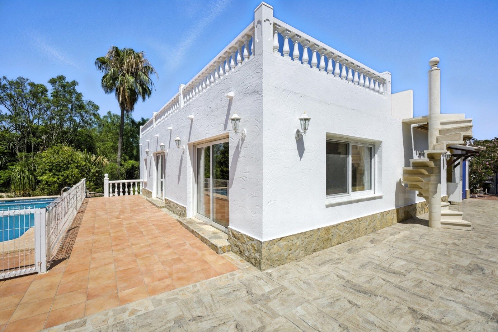 Spacious Renovated Villa with Separate Apartment, Pool, Solar Power & Fruit Garden