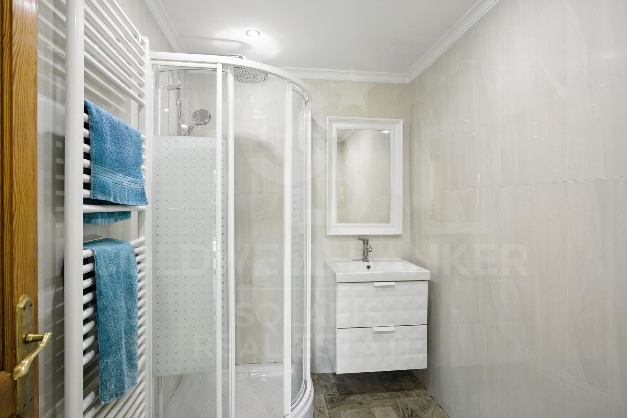 Spacious Renovated Villa with Separate Apartment, Pool, Solar Power & Fruit Garden