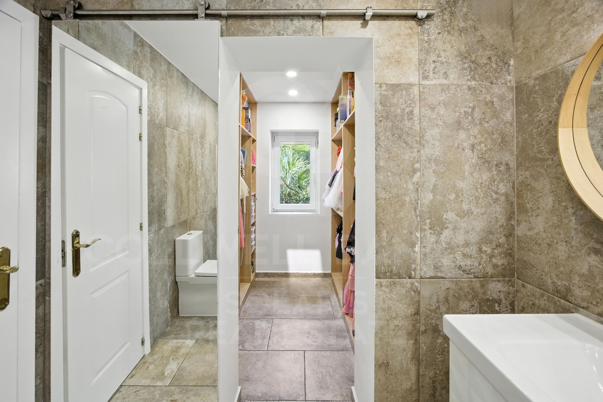 Spacious Renovated Villa with Separate Apartment, Pool, Solar Power & Fruit Garden