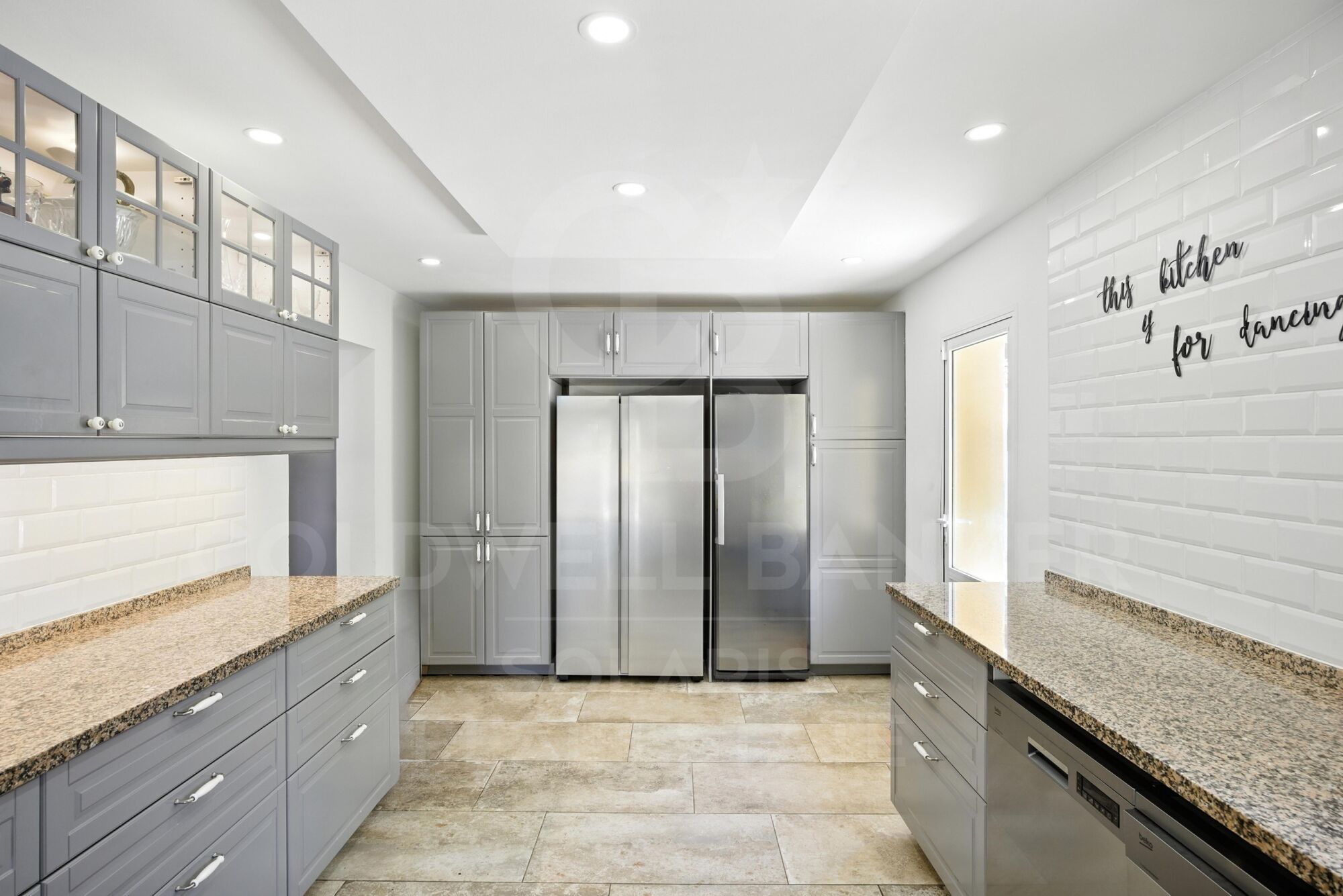 Espaciosa villa renovada con apartamento independiente, piscina, energía solar y jardín de frutas