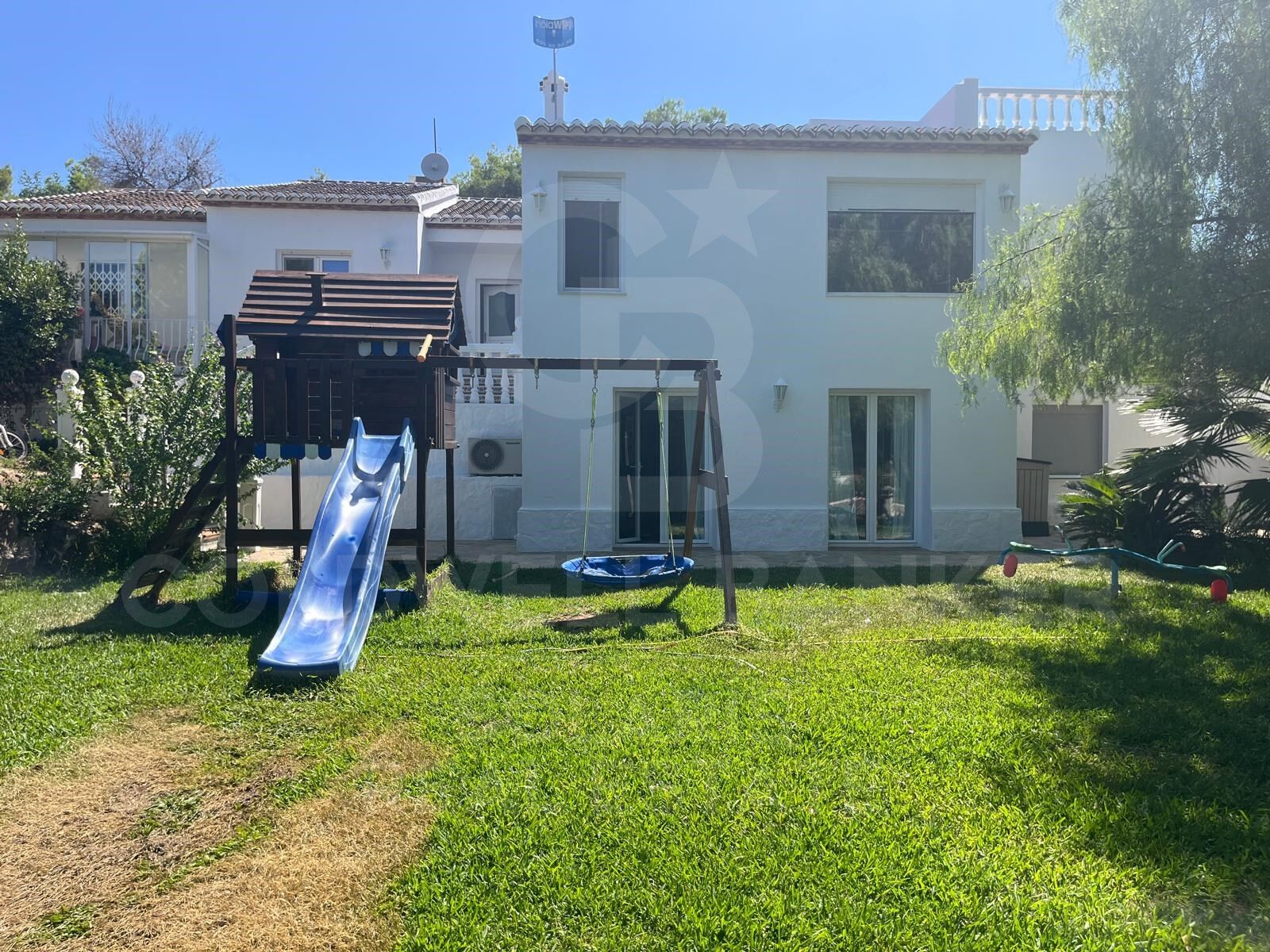 Geräumige, renovierte Villa mit separater Wohnung, Pool, Solarenergie und Obstgarten