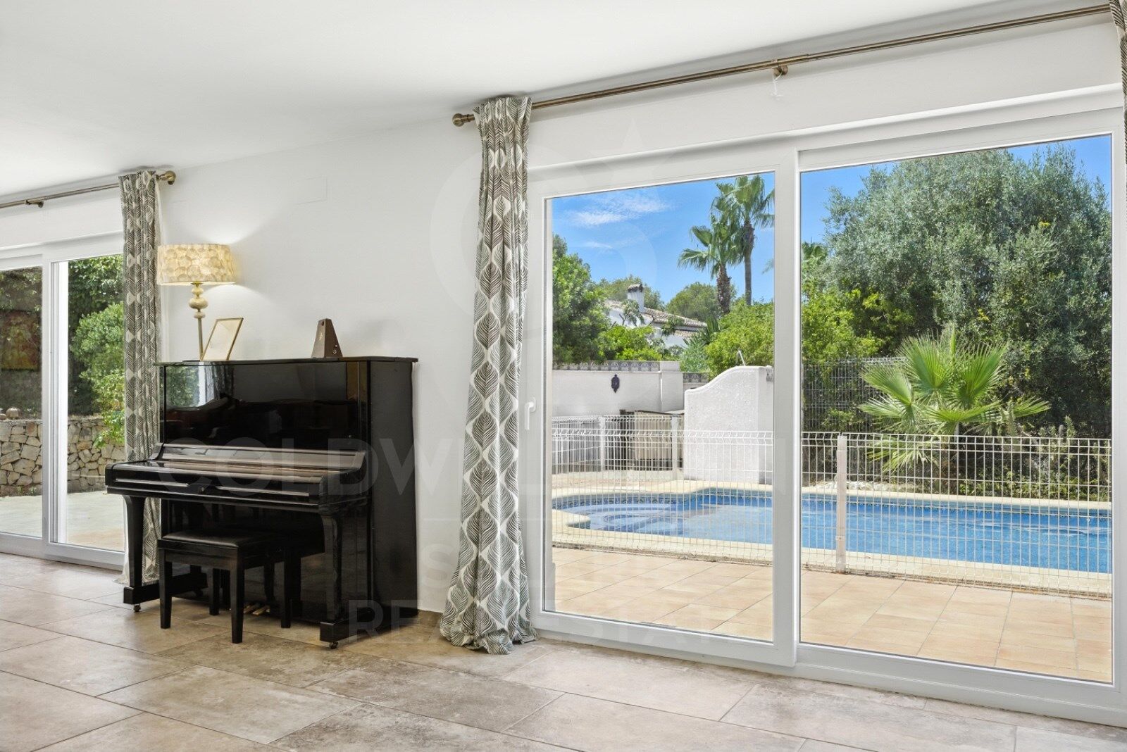 Geräumige, renovierte Villa mit separater Wohnung, Pool, Solarenergie und Obstgarten