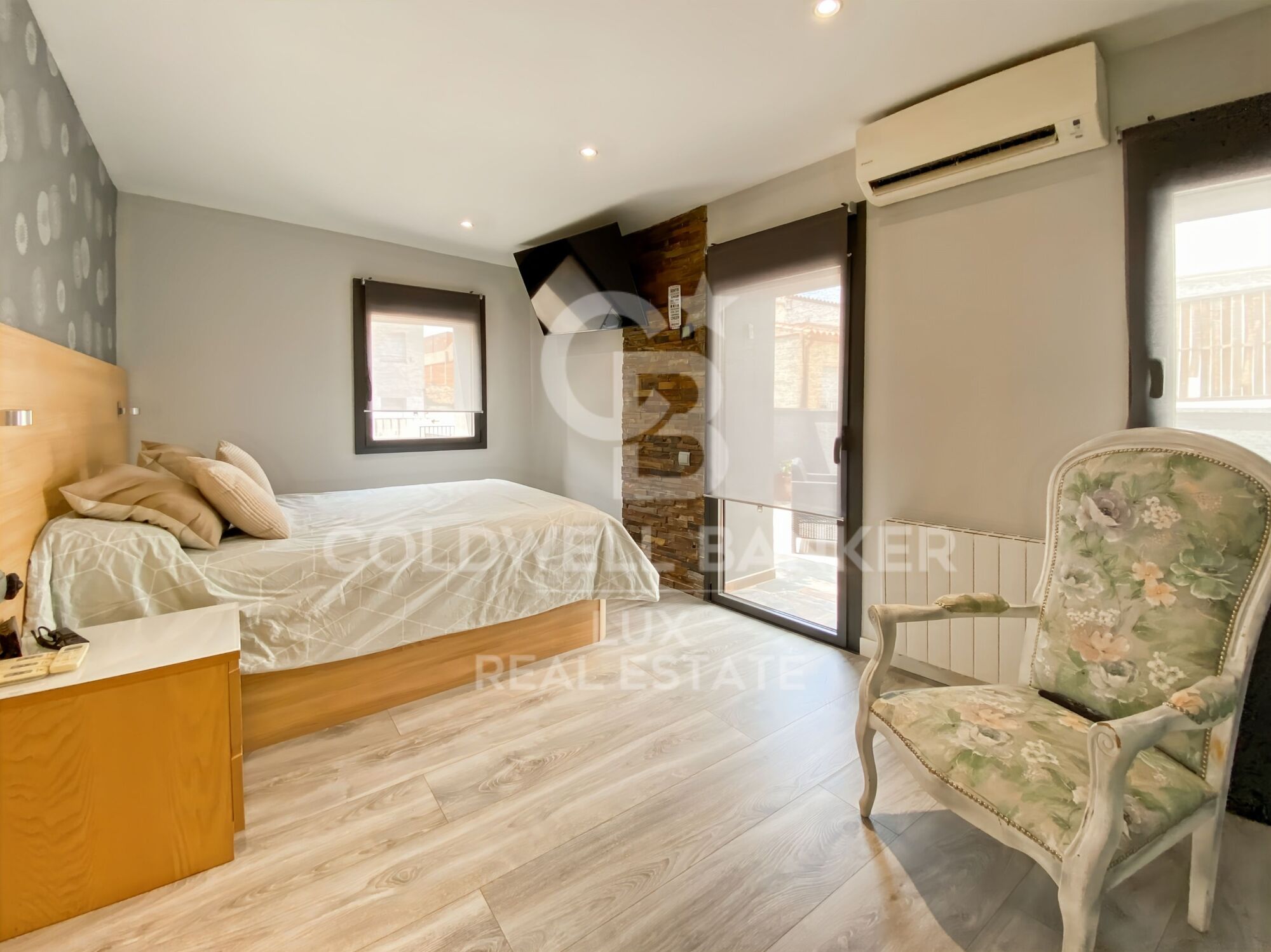 Renoviertes Haus zum Verkauf in Roses, Costa Brava, 100 Meter vom Strand entfernt