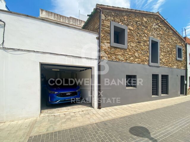 Maison rénovée à vendre à Roses, Costa Brava, à 100 mètres de la plage