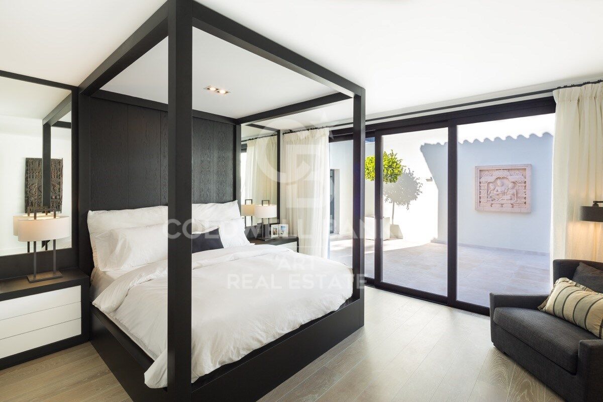 Villa mediterránea refinada con vistas panorámicas al golf y la montaña, Nueva Andalucía, Marbella