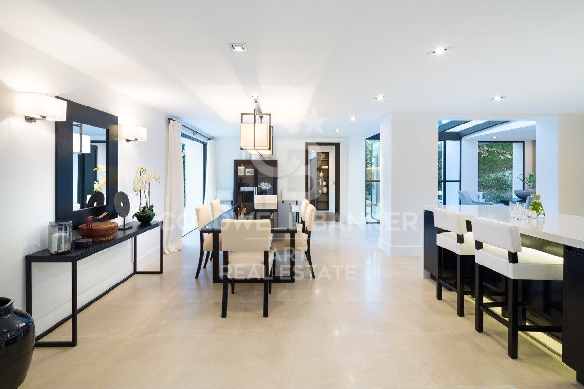 Villa mediterránea refinada con vistas panorámicas al golf y la montaña, Nueva Andalucía, Marbella