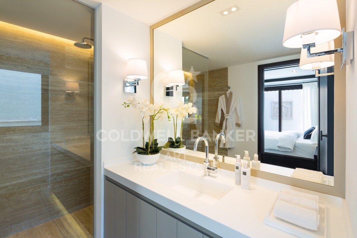 Refined Mediterranean villa with panoramic golf and mountain views, Aloha, Nueva Andalucía, Marbella