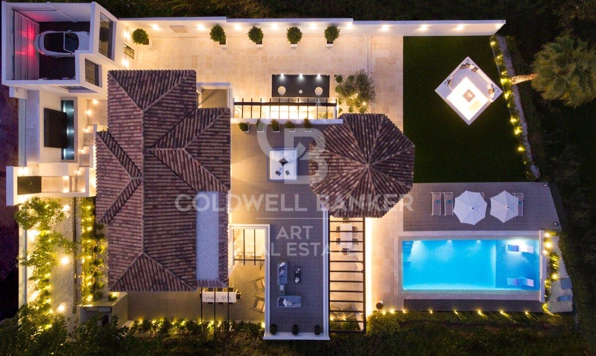 Villa mediterránea refinada con vistas panorámicas al golf y la montaña, Nueva Andalucía, Marbella