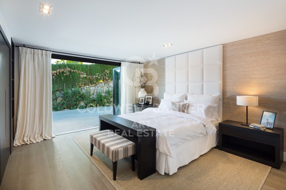 Villa méditerranéenne raffinée avec vues panoramiques sur le golf et la montagne, Nueva Andalucía, Marbella