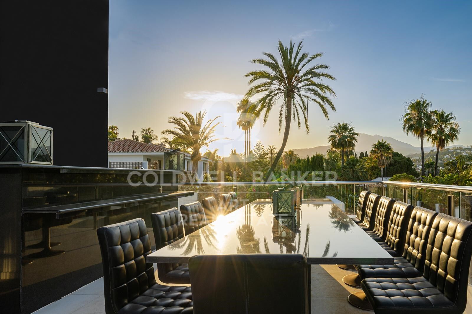 Villa élégante avec vue sur la montagne de La Concha et le parcours de golf Las Brisas, Marbella