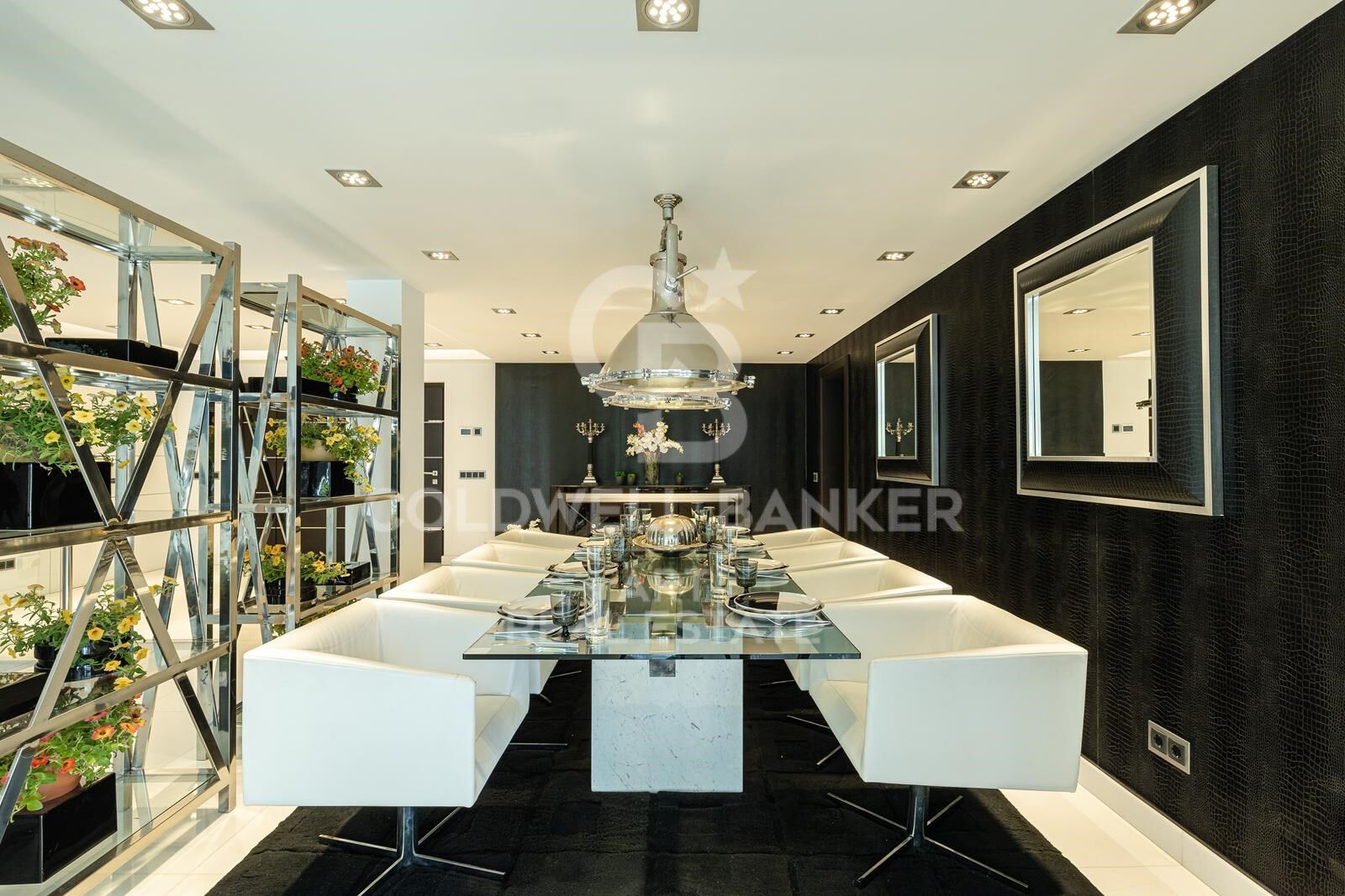 Elegante Villa mit Blick auf den La Concha-Berg und den Golfplatz Las Brisas, Marbella