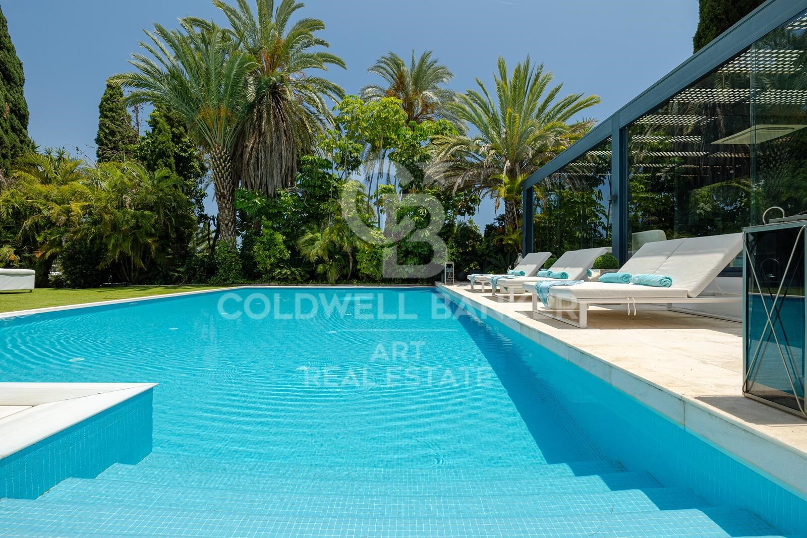 Elegante Villa mit Blick auf den La Concha-Berg und den Golfplatz Las Brisas, Marbella