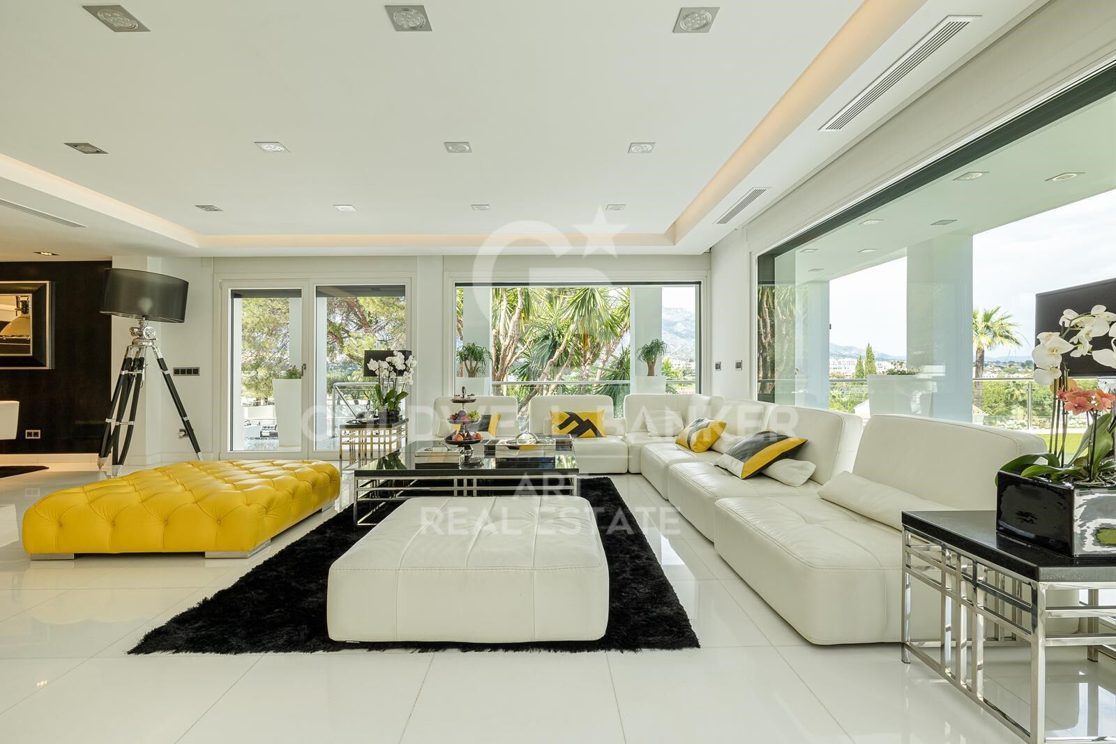 Villa elegante con vistas a la montaña de La Concha y al campo de golf Las Brisas, Marbella