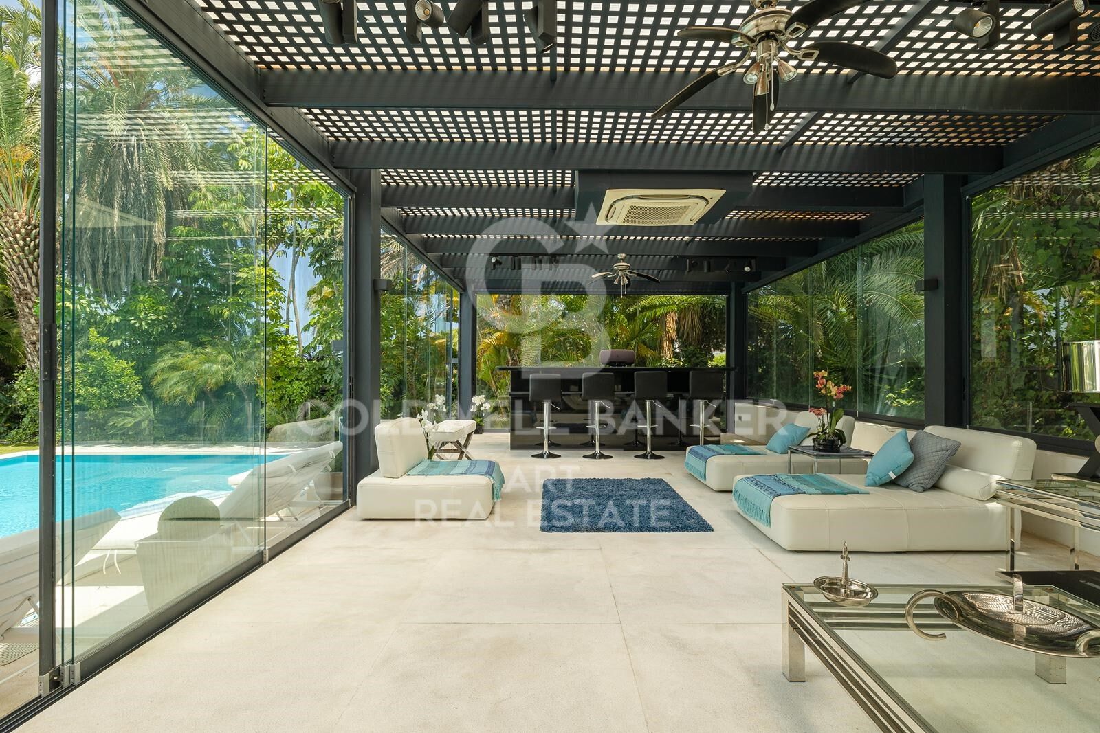 Villa elegante con vistas a la montaña de La Concha y al campo de golf Las Brisas, Marbella