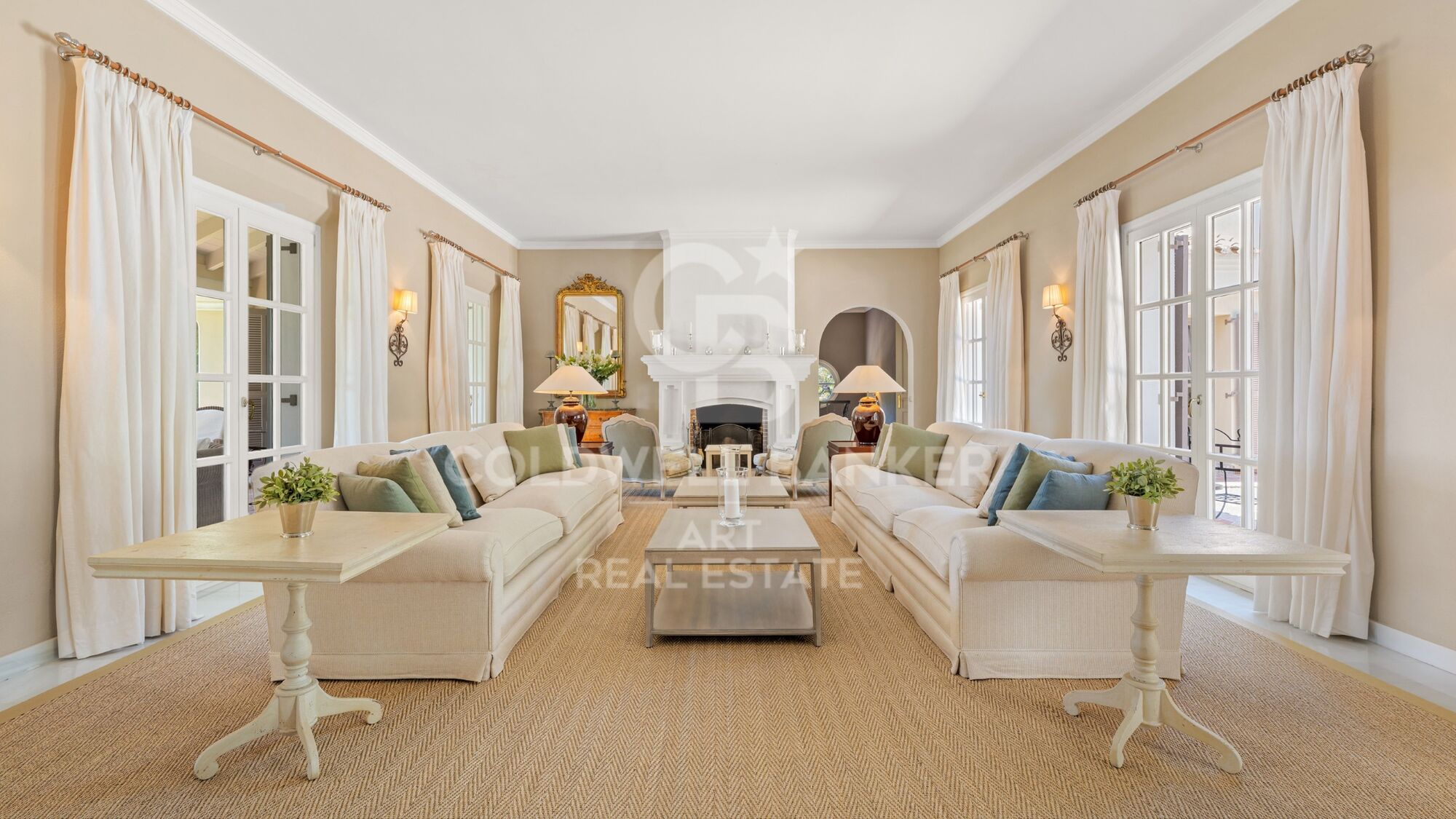 Propriété méditerranéenne exclusive avec vues panoramiques sur la mer et court de tennis privé, El Madroñal, Benahavís