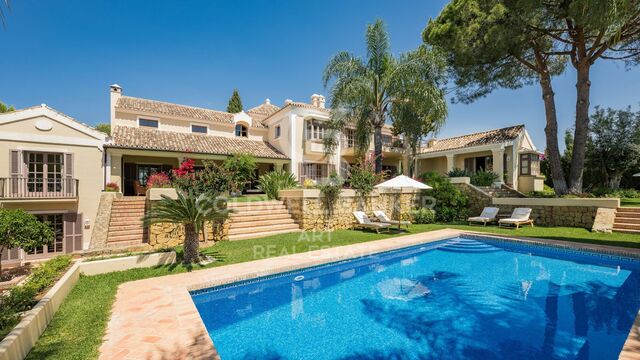 Exclusive Mediterranean estate with stunning sea views and private tennis court, El Madroñal, Benahavís