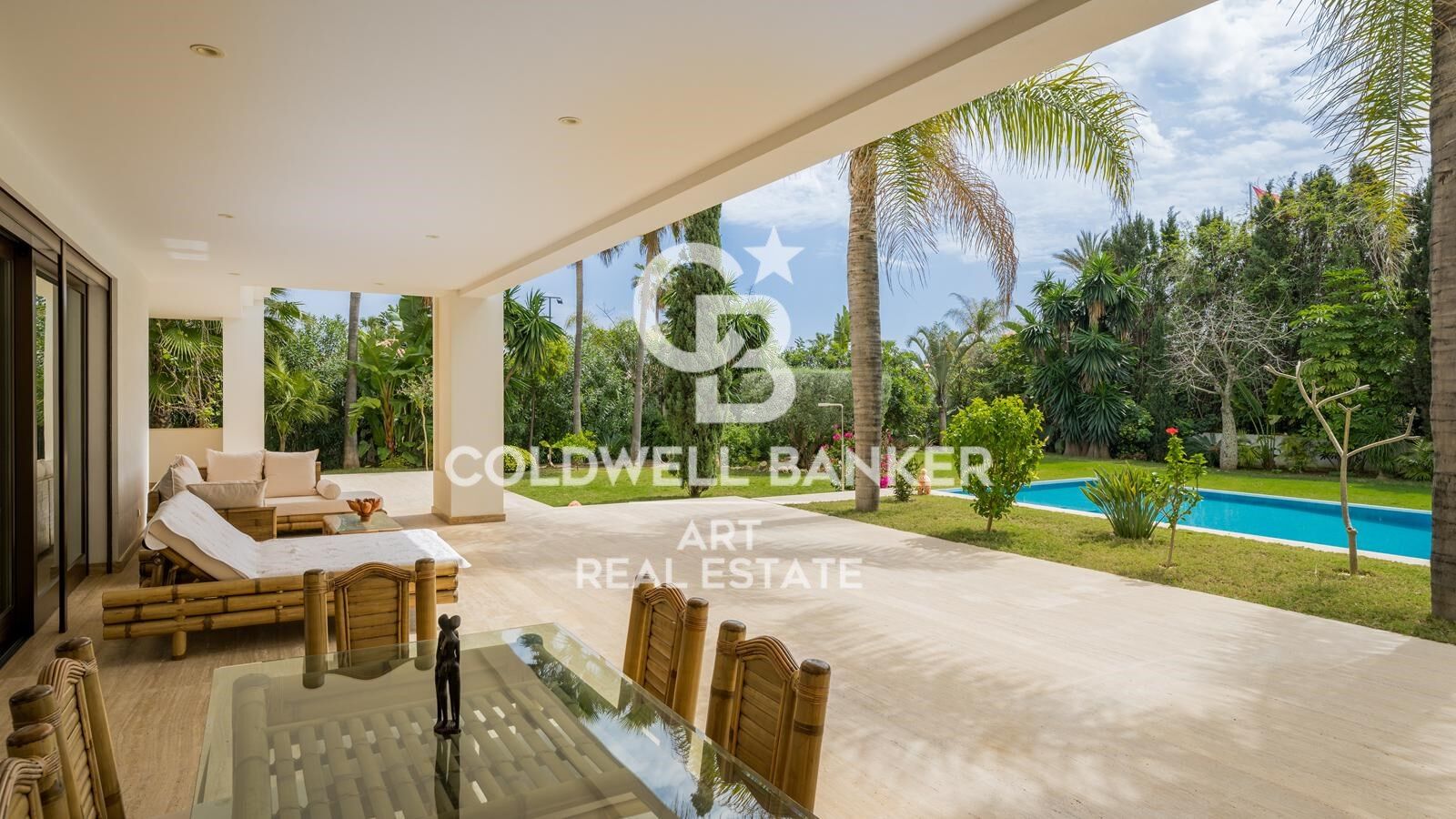 Elegante Luxusvilla am Meer in der begehrten Wohngegend Casasola, Guadalmina, Costa del Sol