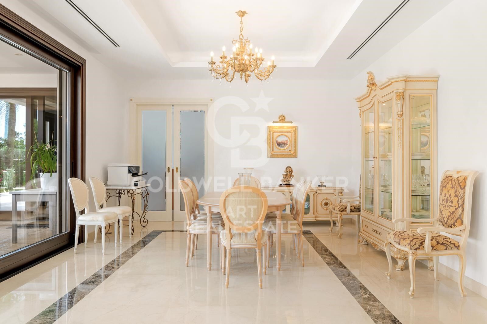 Elegante Luxusvilla am Meer in der begehrten Wohngegend Casasola, Guadalmina, Costa del Sol