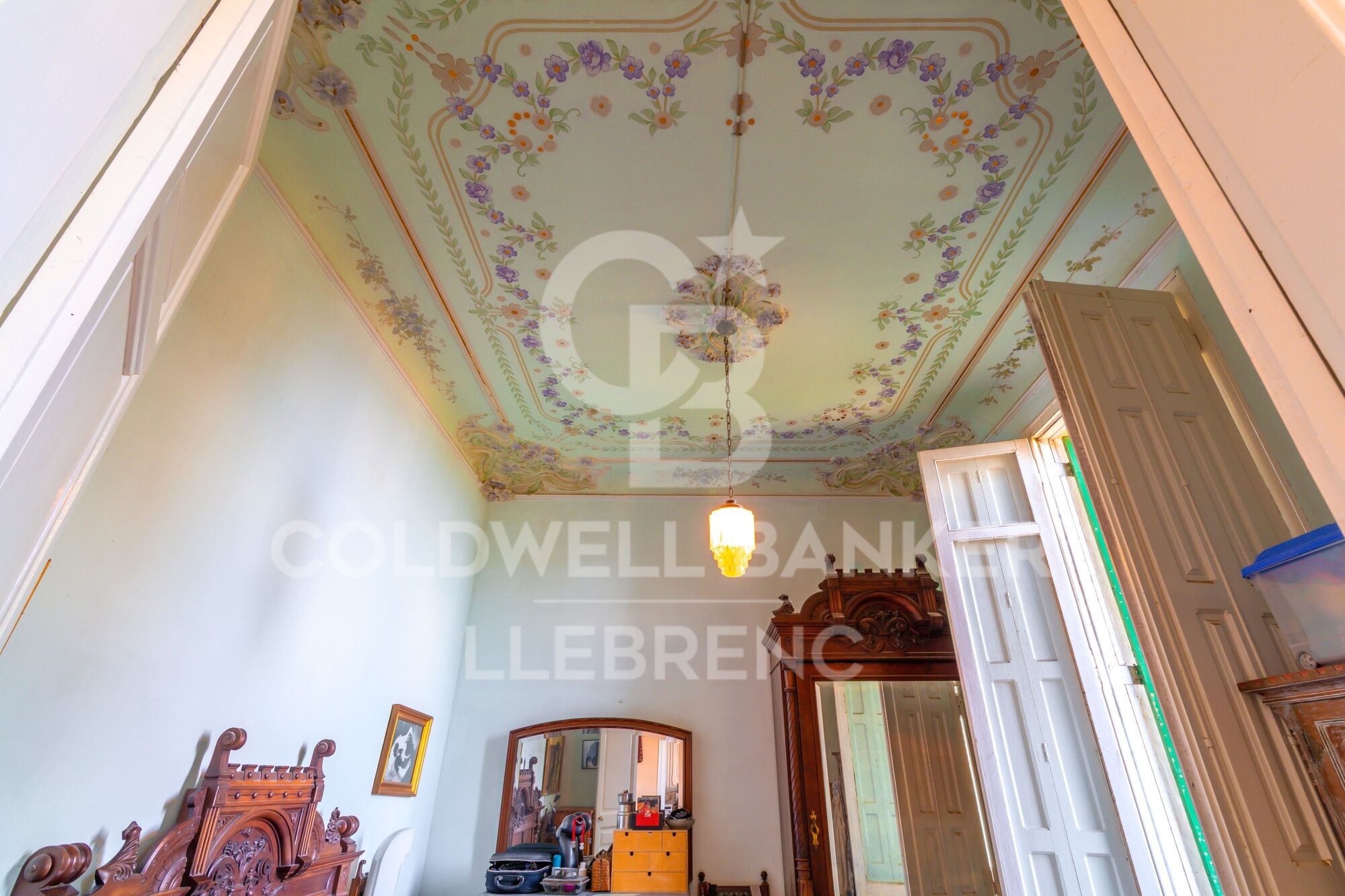 Modernist villa for sale in the Tibidabo neighbourhood