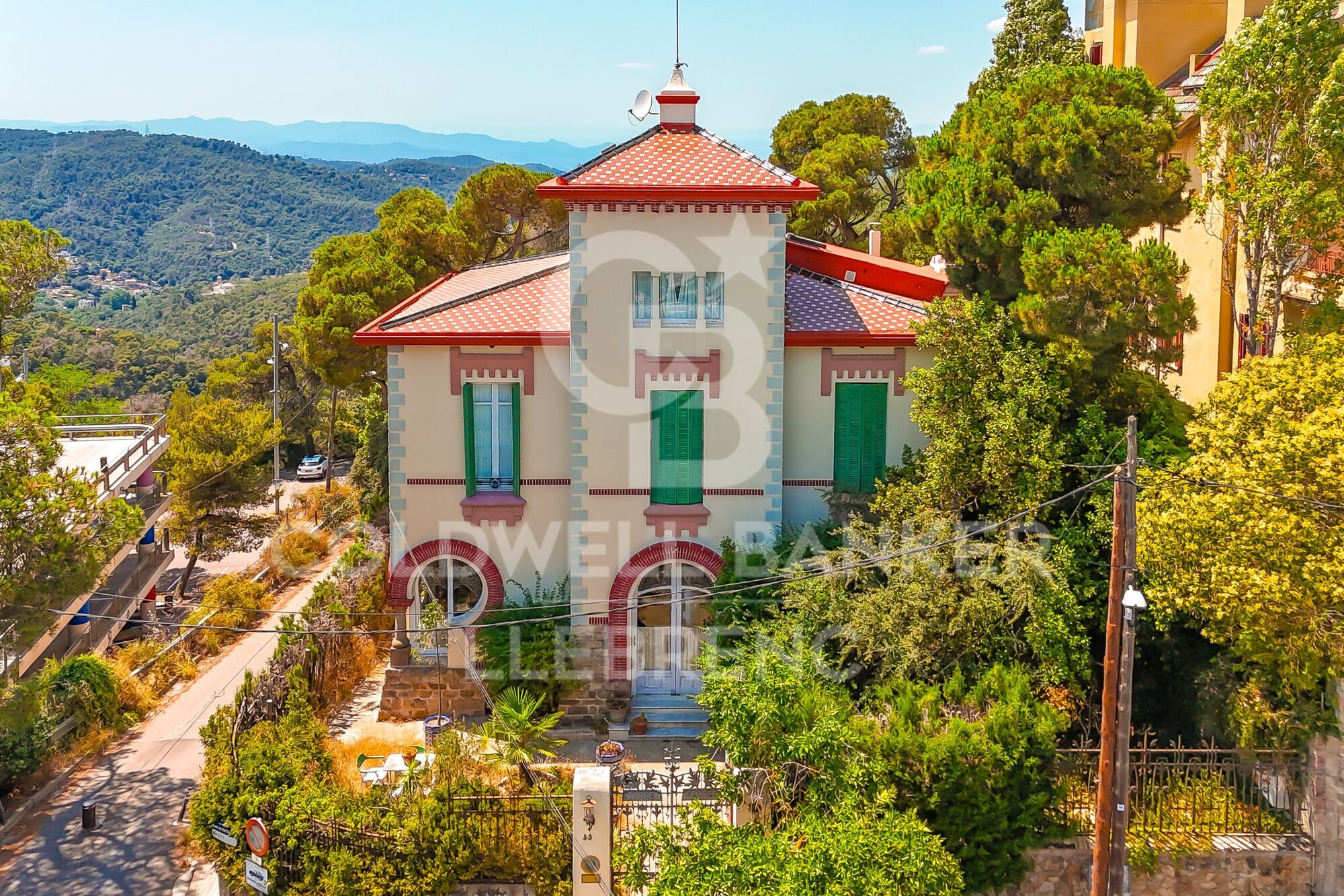 Modernist villa for sale in the Tibidabo neighbourhood