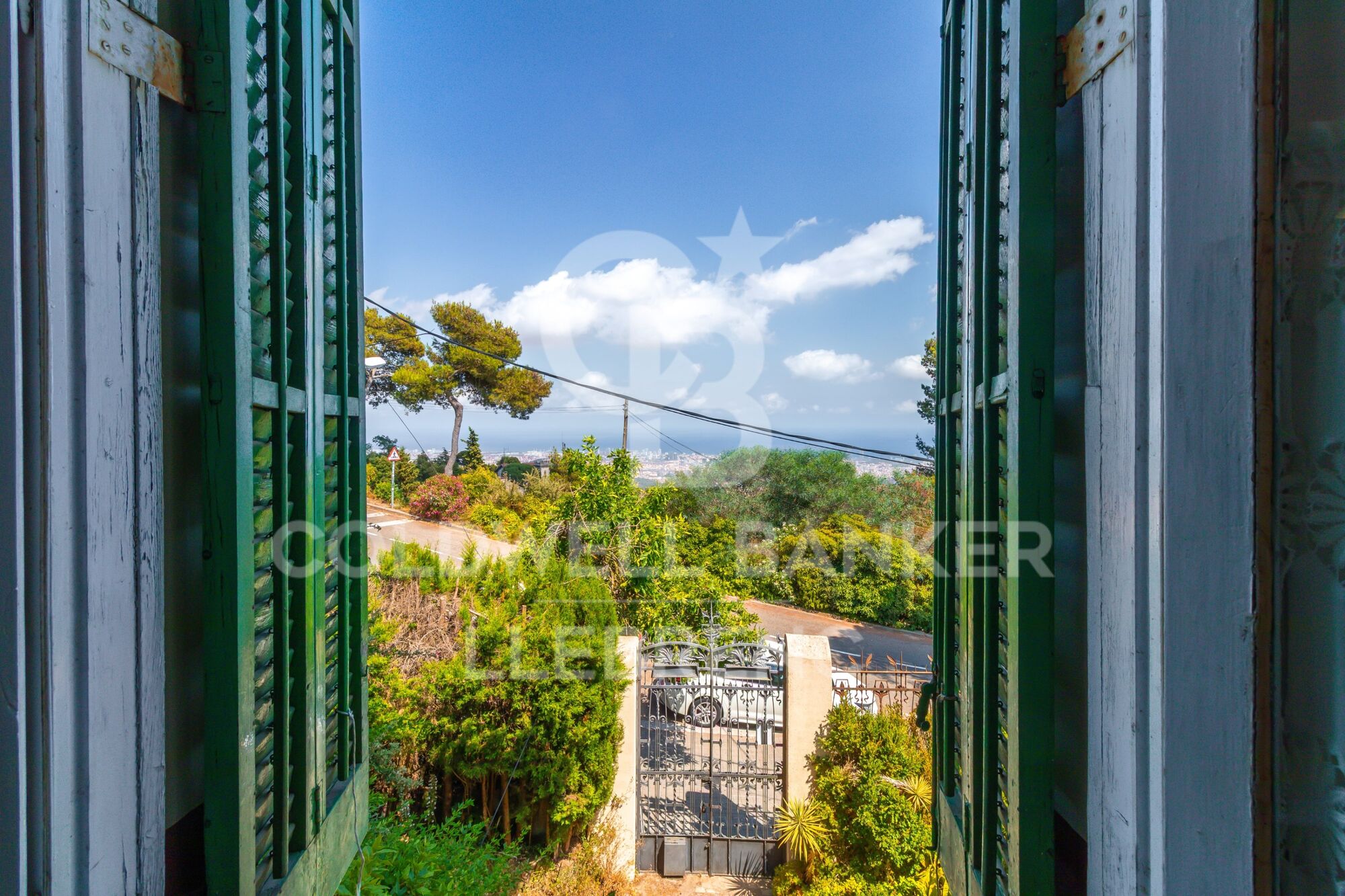 Modernist villa for sale in the Tibidabo neighbourhood