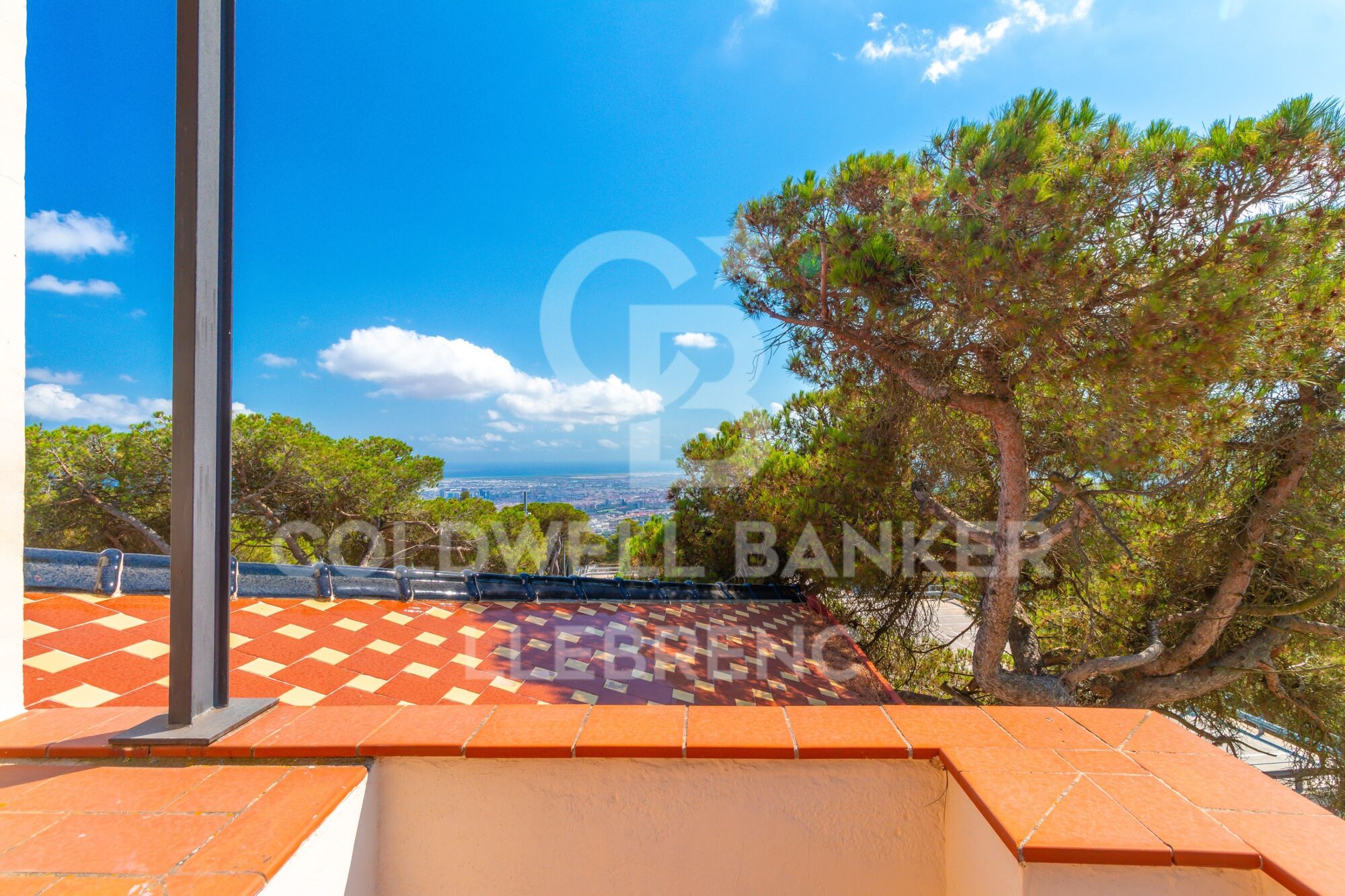 Modernist villa for sale in the Tibidabo neighbourhood