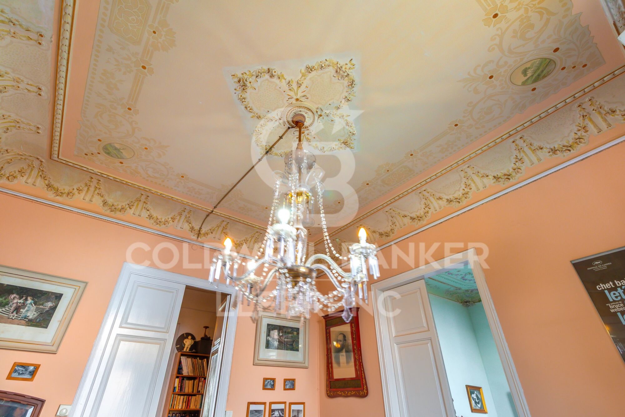 Modernist villa for sale in the Tibidabo neighbourhood