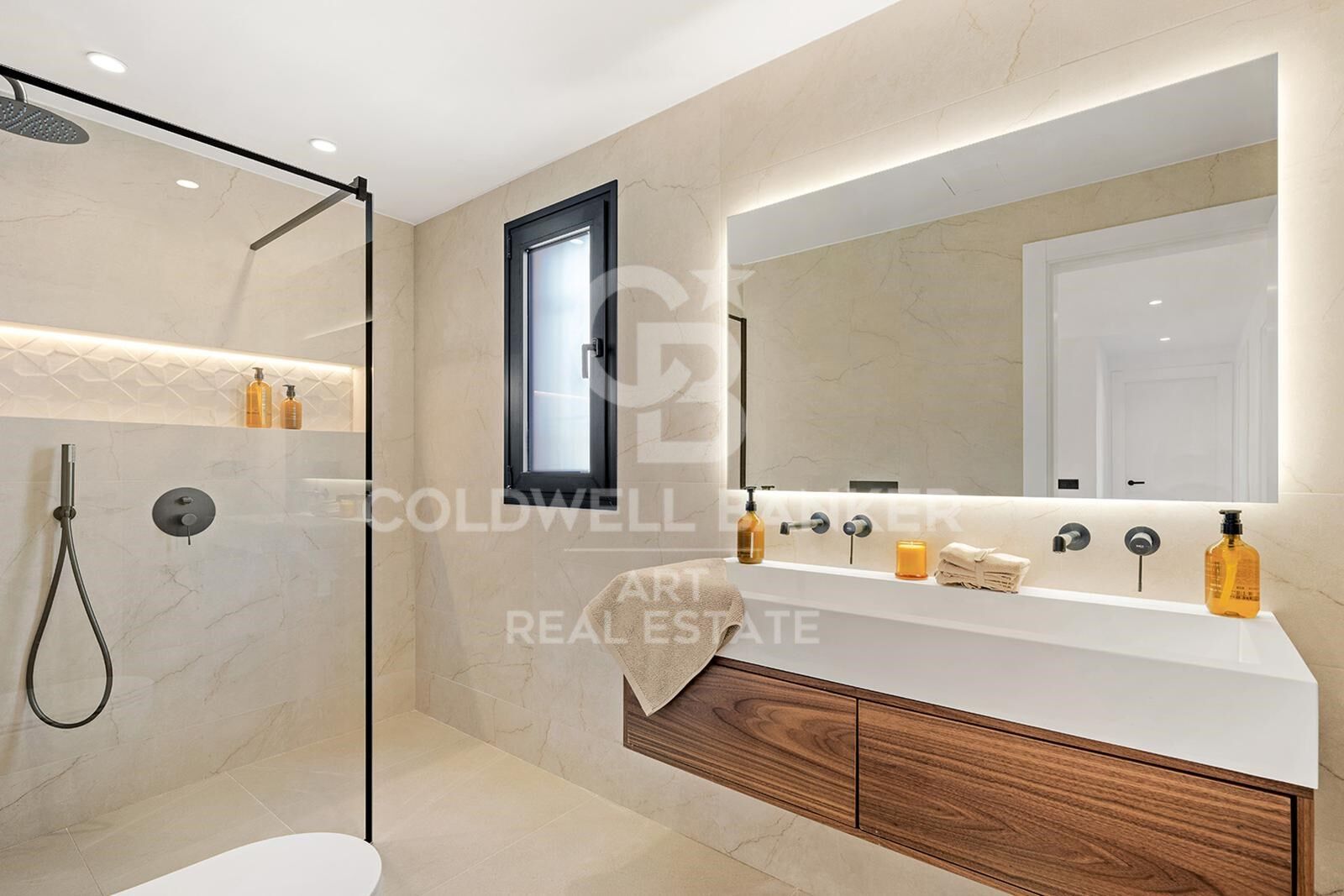 Refined semi-detached home in exclusive Jardines de Las Lomas - Marbella's Golden Mile