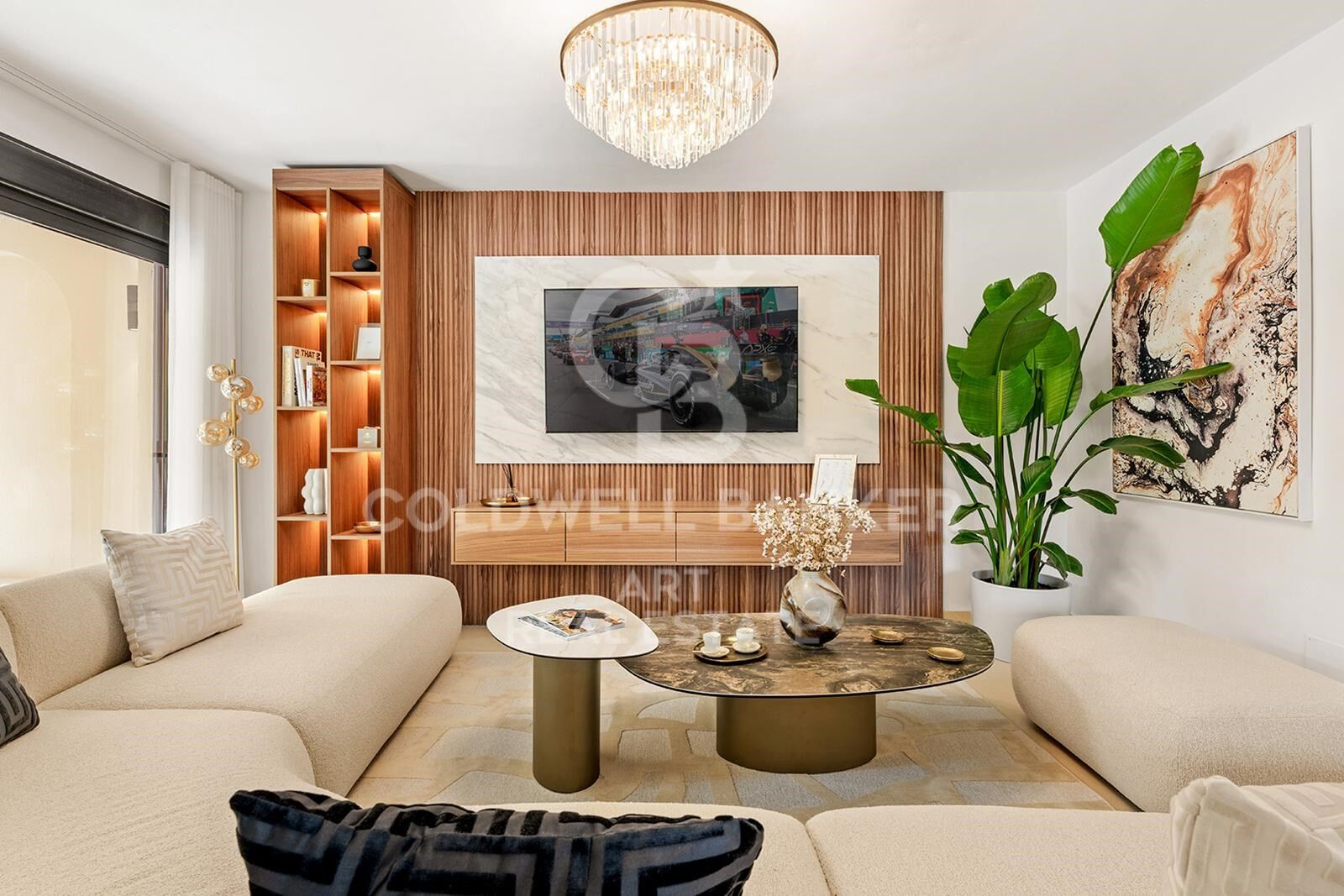 Refined semi-detached home in exclusive Jardines de Las Lomas - Marbella's Golden Mile