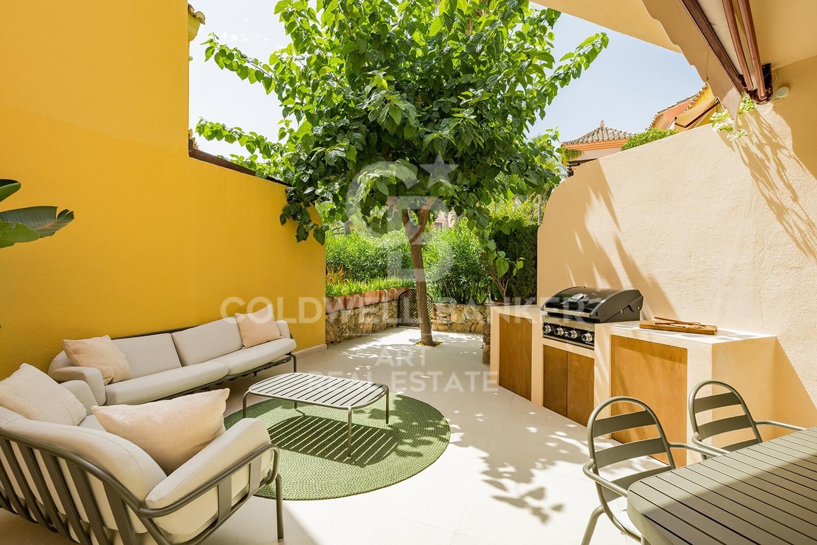 Refined semi-detached home in exclusive Jardines de Las Lomas - Marbella's Golden Mile