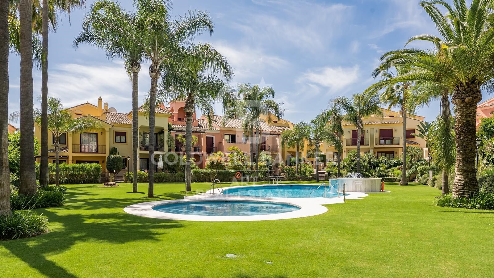 Refined semi-detached home in exclusive Jardines de Las Lomas - Marbella's Golden Mile