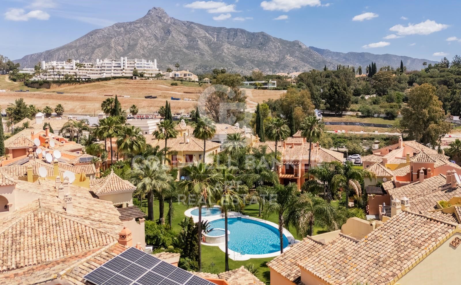 Refined semi-detached home in exclusive Jardines de Las Lomas - Marbella's Golden Mile