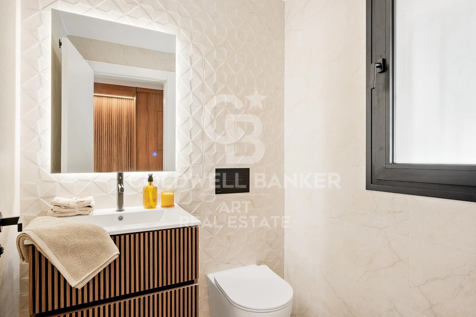 Elegante casa pareada en Jardines de Las Lomas - La Milla de Oro de Marbella