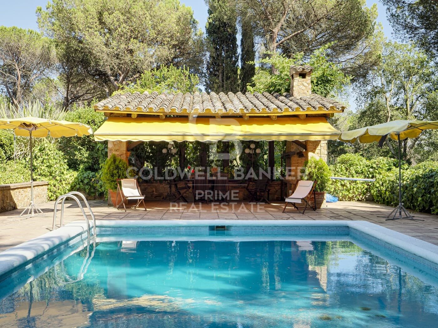 Finca rústica con piscina junto al PGA Catalunya