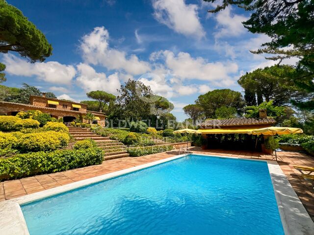 Finca rústica con piscina junto al PGA Catalunya