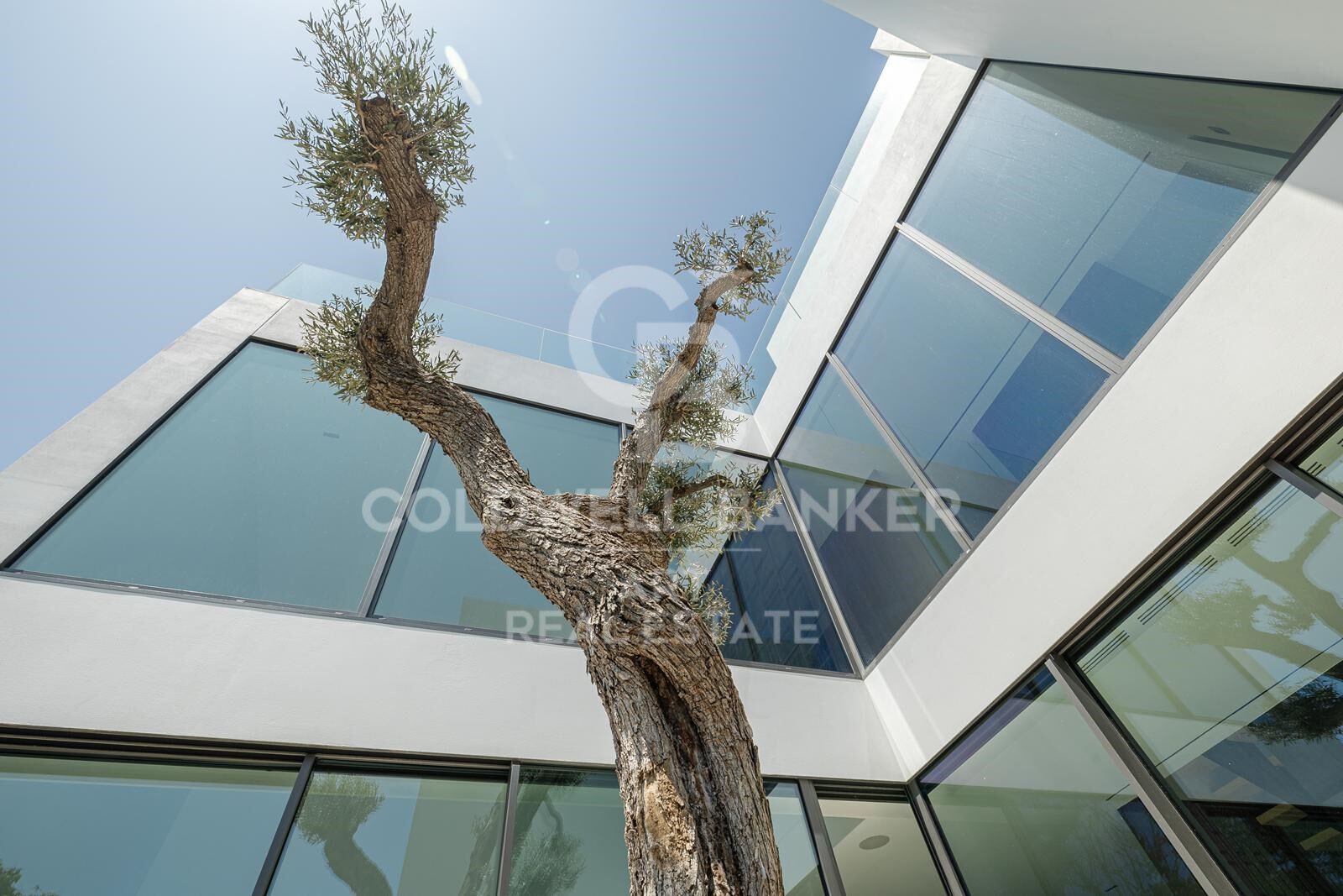 Stylish Golden Mile villa with private pool and sea views, Marbella