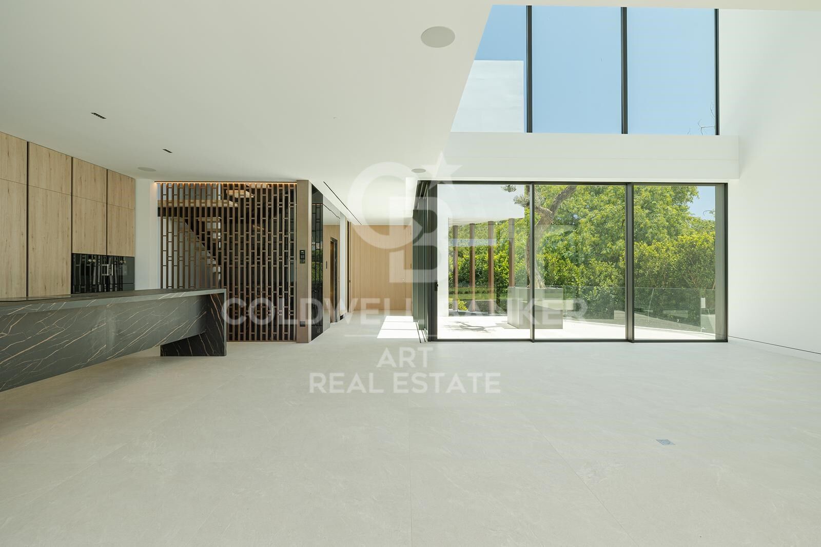 Stylish Golden Mile villa with private pool and sea views, Marbella