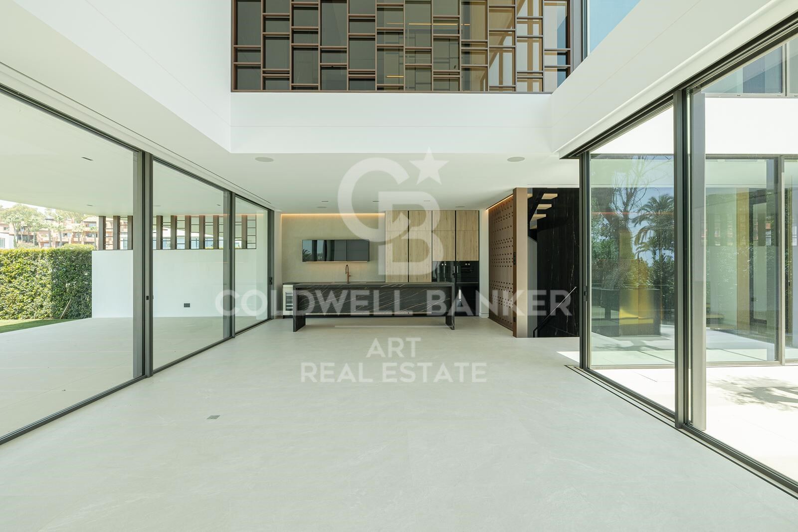 Stylish Golden Mile villa with private pool and sea views, Marbella