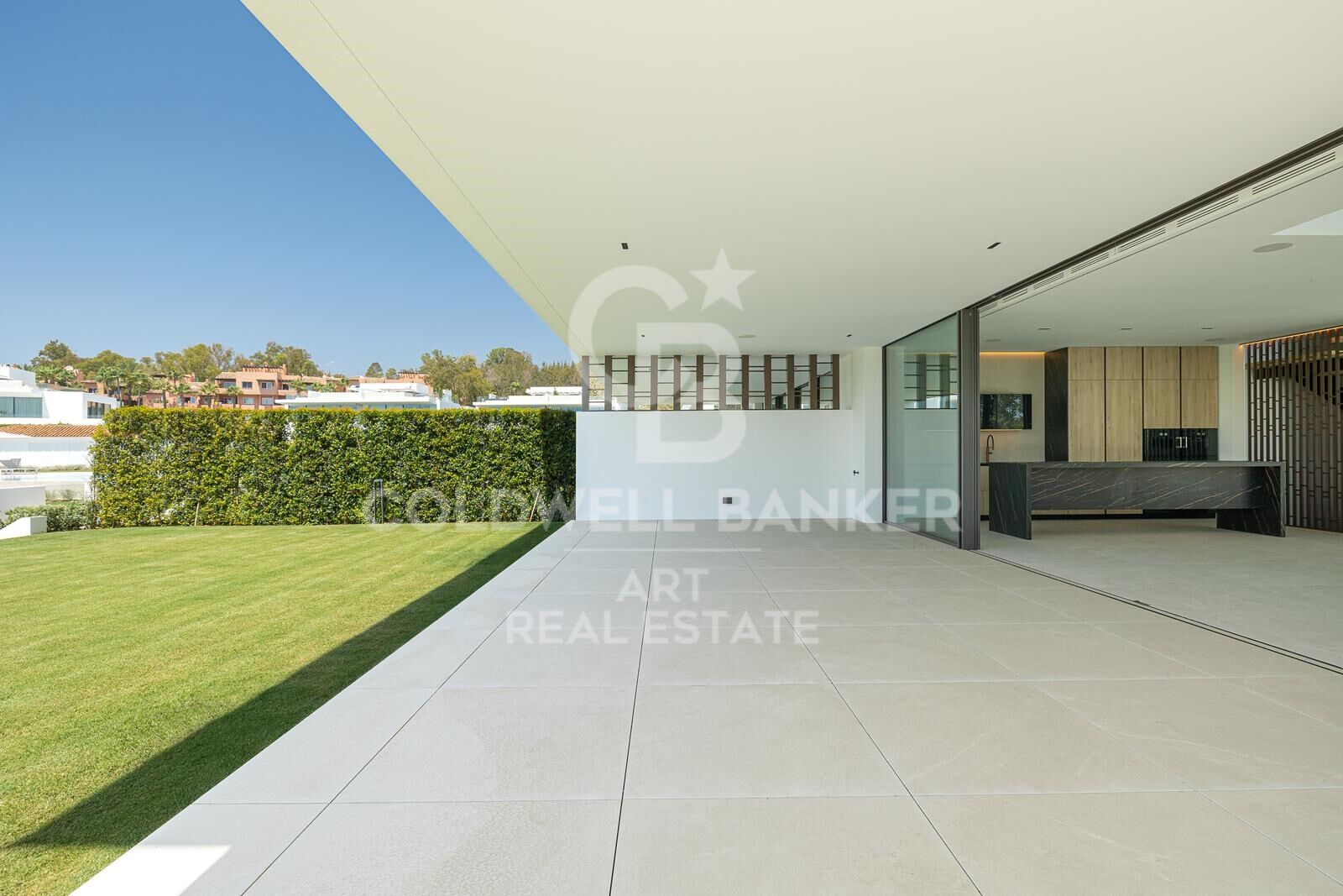 Villa élégante sur la Mille d'Or avec piscine privée et vue sur la mer, Marbella