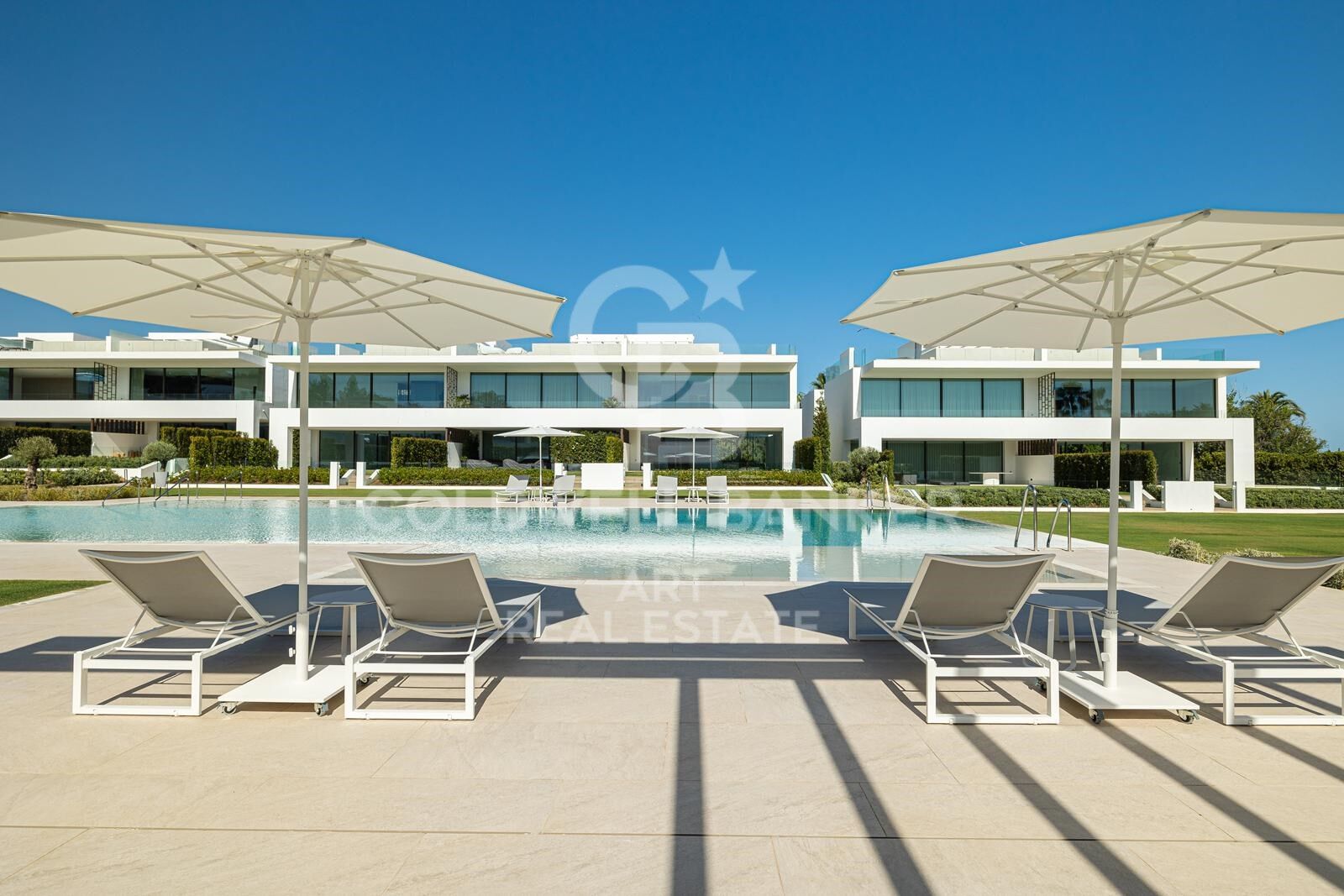 Villa élégante sur la Mille d'Or avec piscine privée et vue sur la mer, Marbella