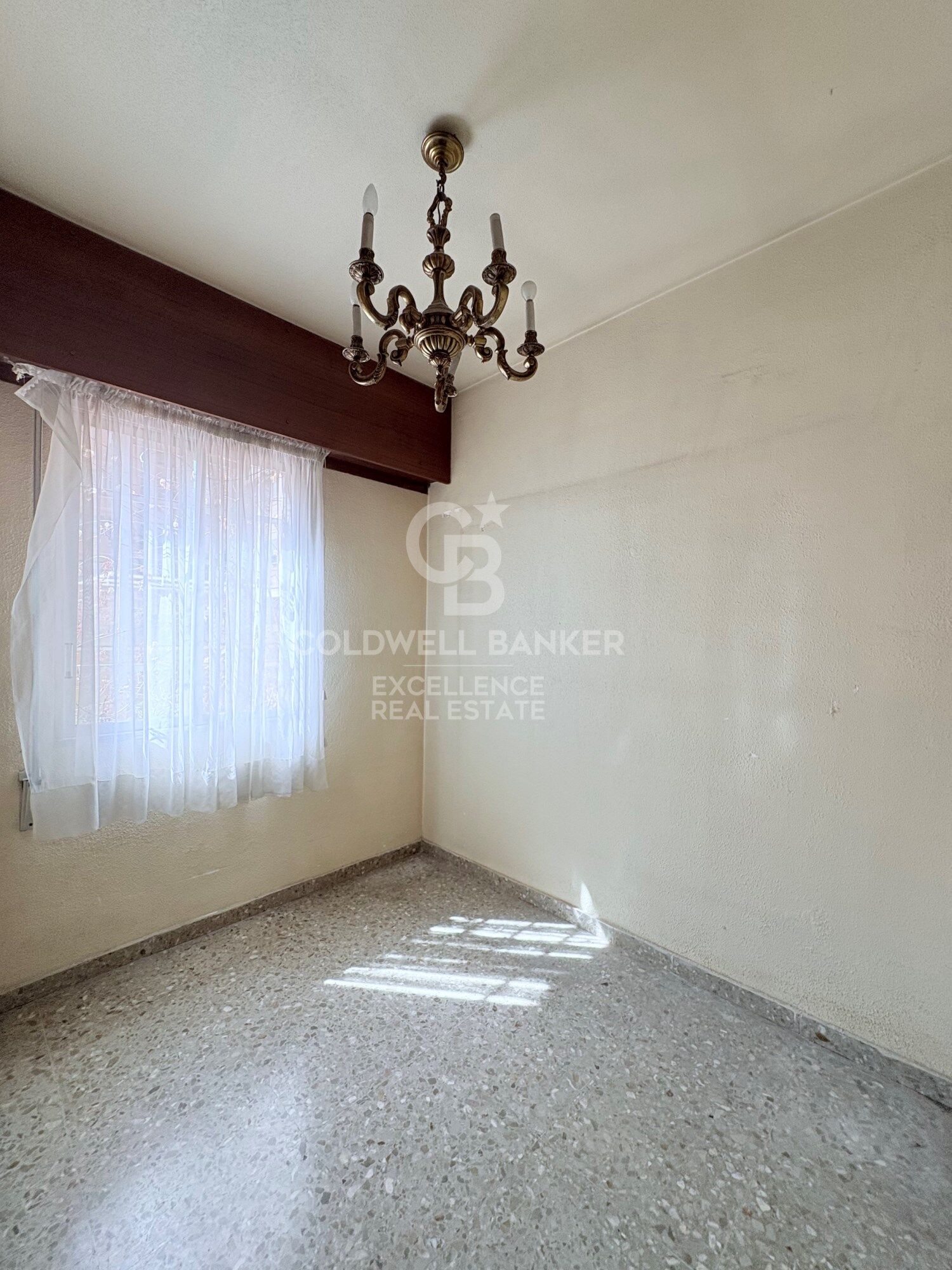 Wohnung zum Renovieren mit 20m2 Terrasse und Garagenplatz in El Pla del Real