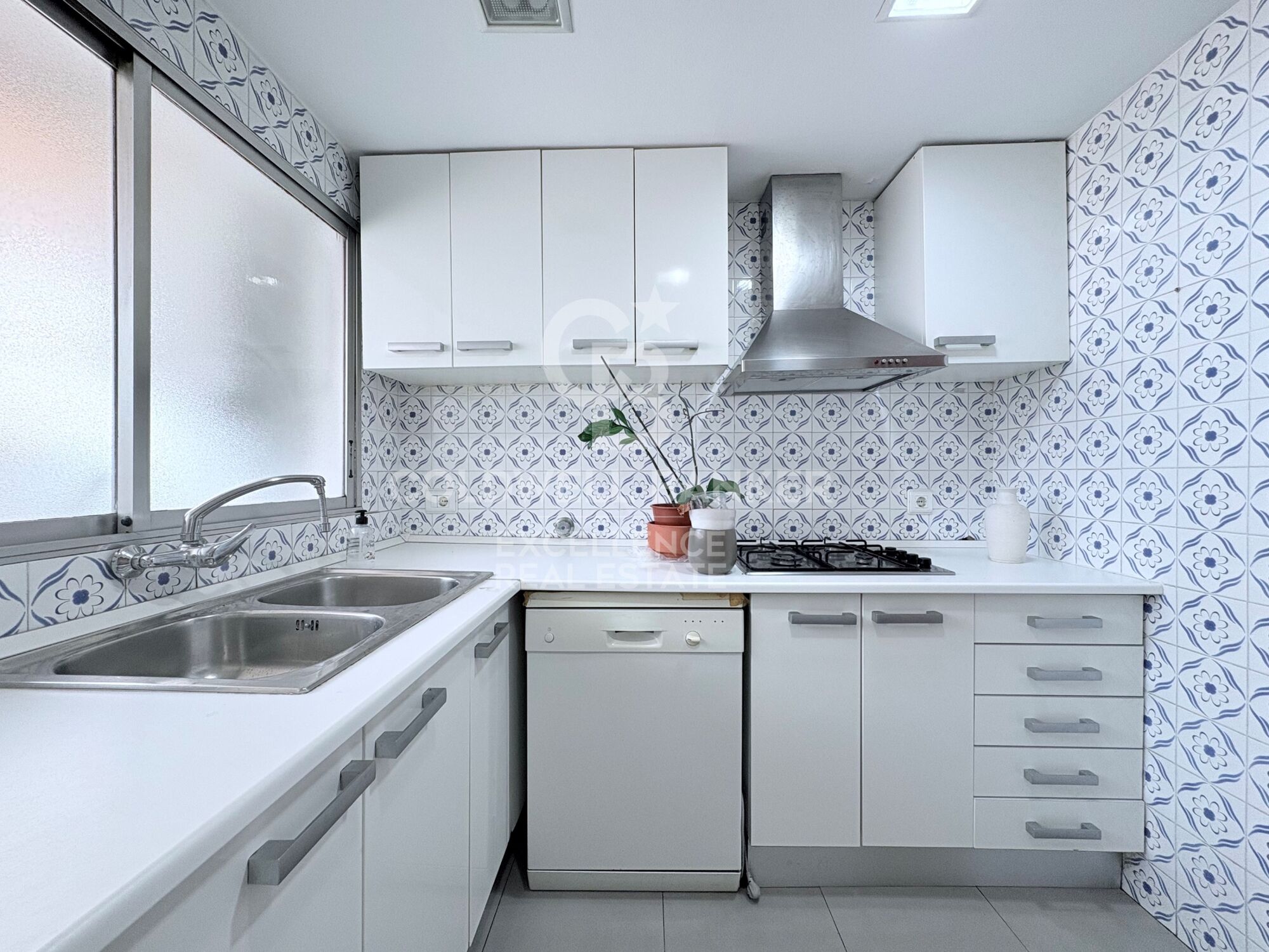 Wohnung zum Renovieren mit 20m2 Terrasse und Garagenplatz in El Pla del Real