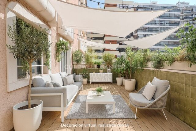 Apartment to renovate with 20m2 terrace and garage space in El Pla del Real