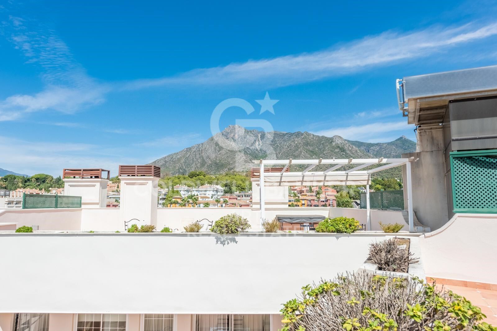 Duplex-Penthouse mit spektakulärer Aussicht in Guadalpín Suites, Marbella Goldene Meile