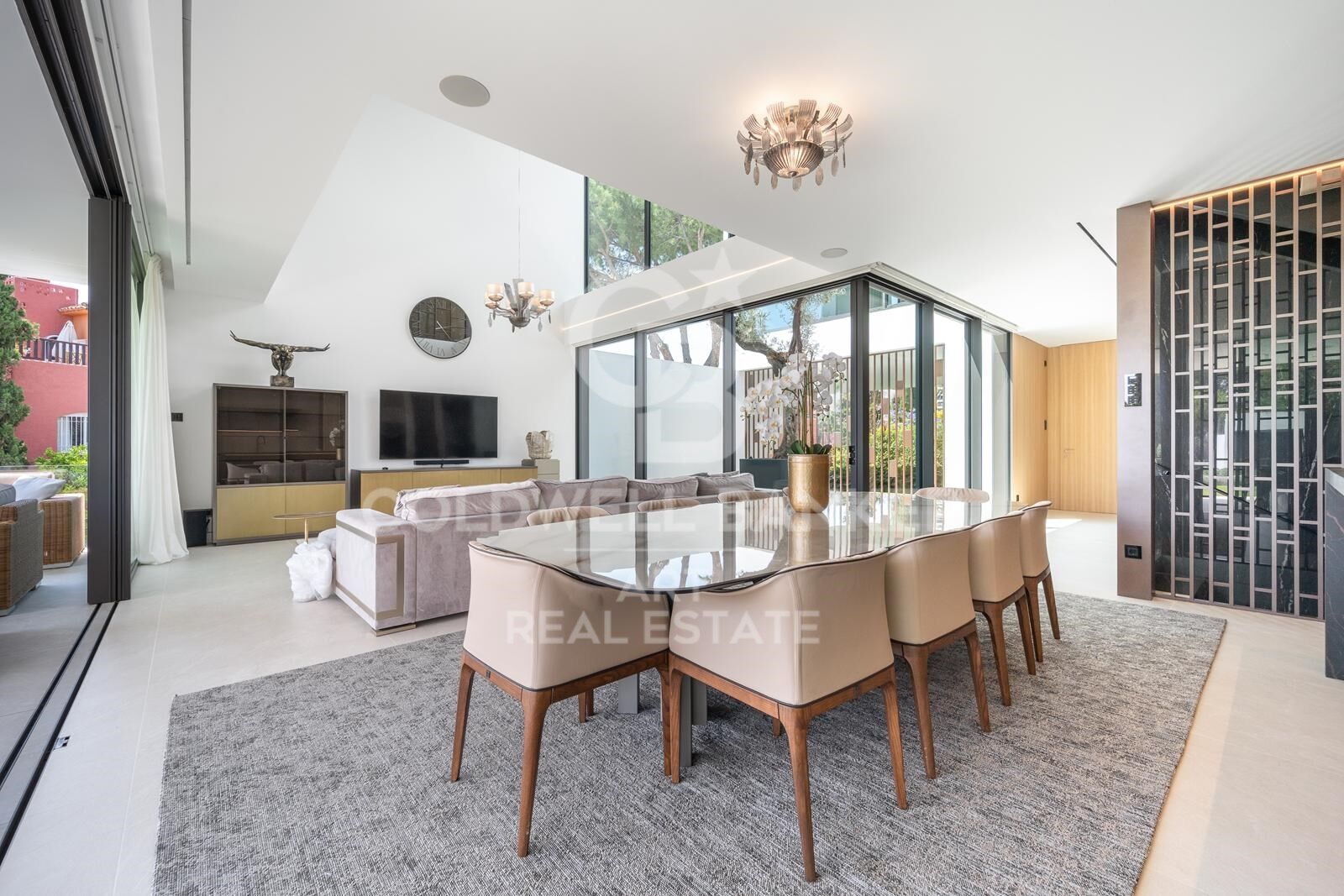 Villa contemporaine avec piscine sur le toit et vues à Nueva Andalucía, Marbella